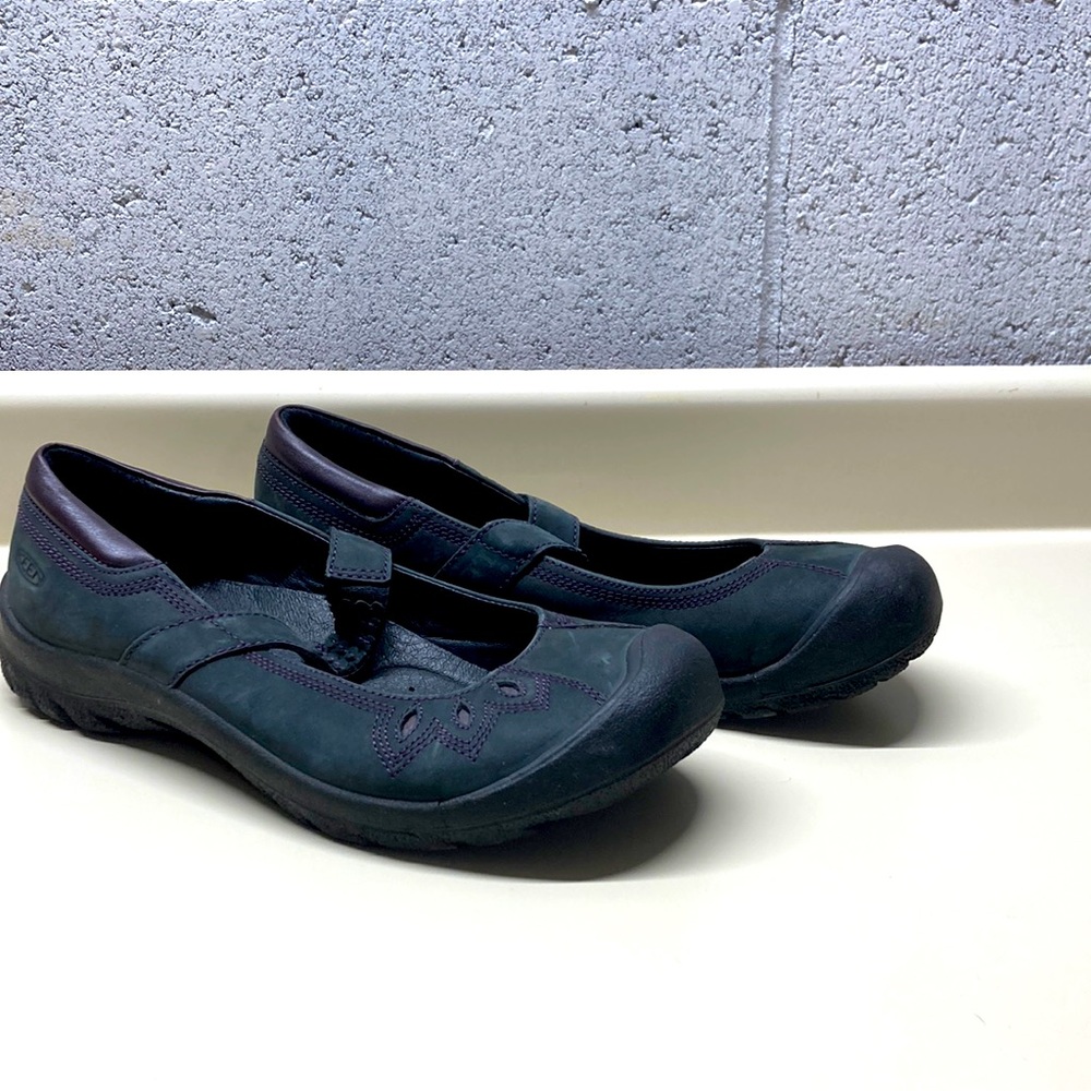 Keens Suede Loafers Size 8.5